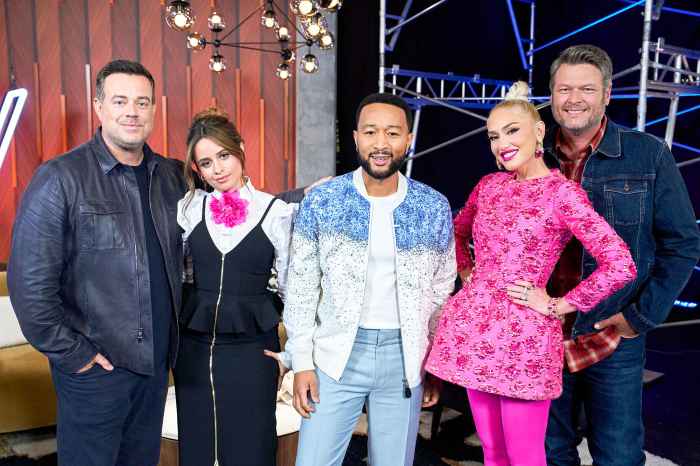 Blake Shelton Hilariously Pokes Fun at Wife Gwen Stefani Fashion Choices The Voice Season Premiere 3