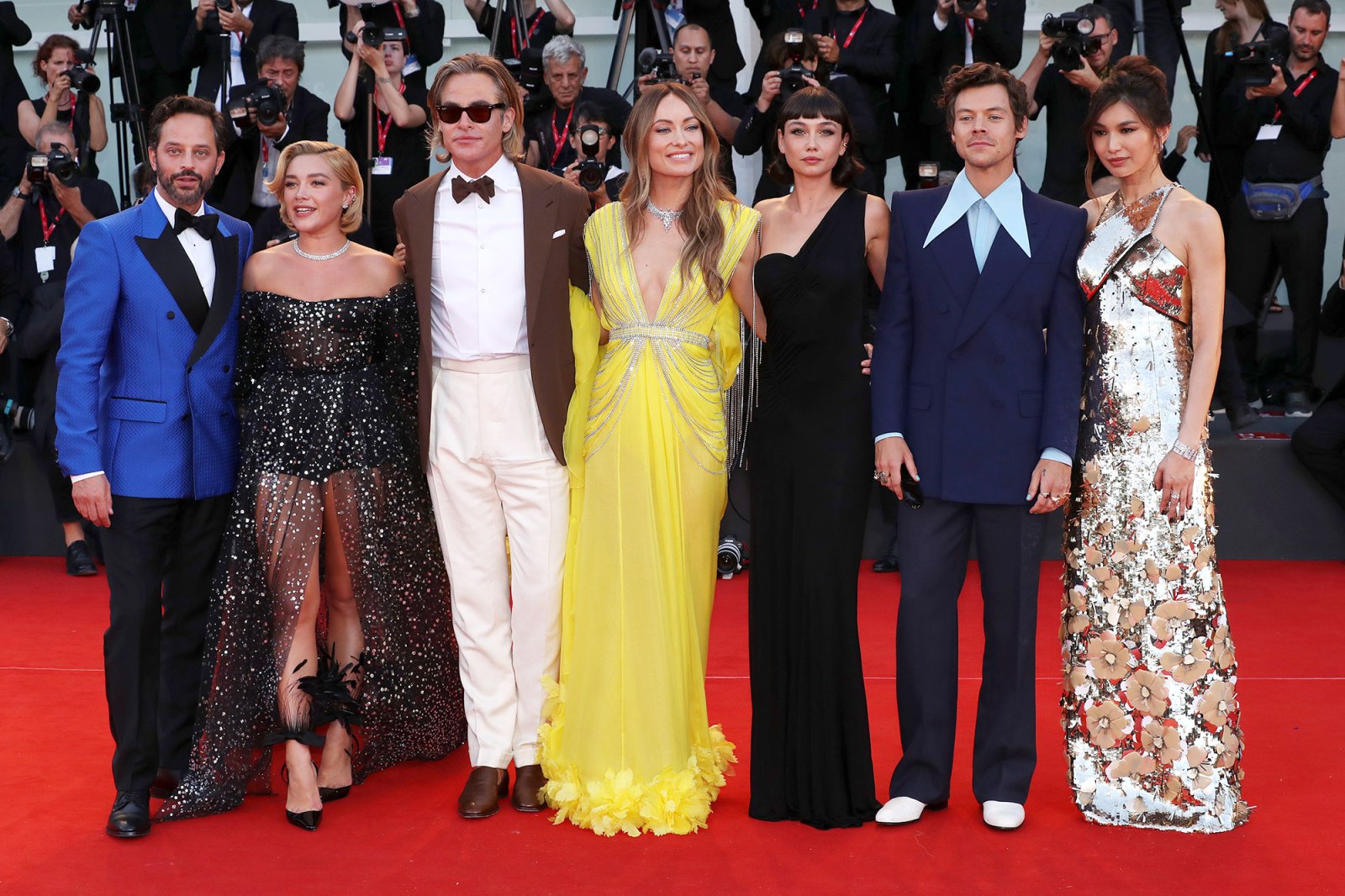 Florence Pugh Gushes Over 'Mega' Premiere of 'Don't Worry Darling' Amid Drama 3