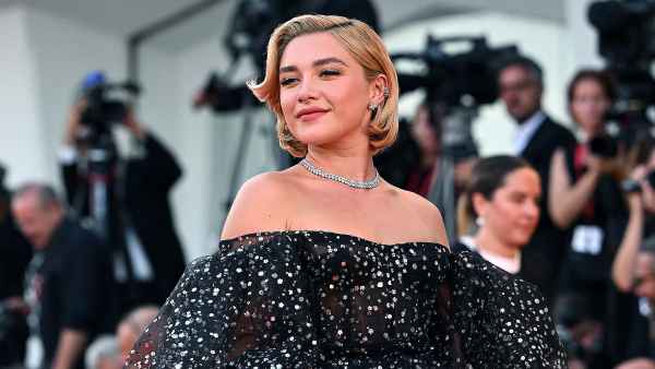 Florence Pugh Gushes Over 'Mega' Premiere of 'Don't Worry Darling' Amid Drama