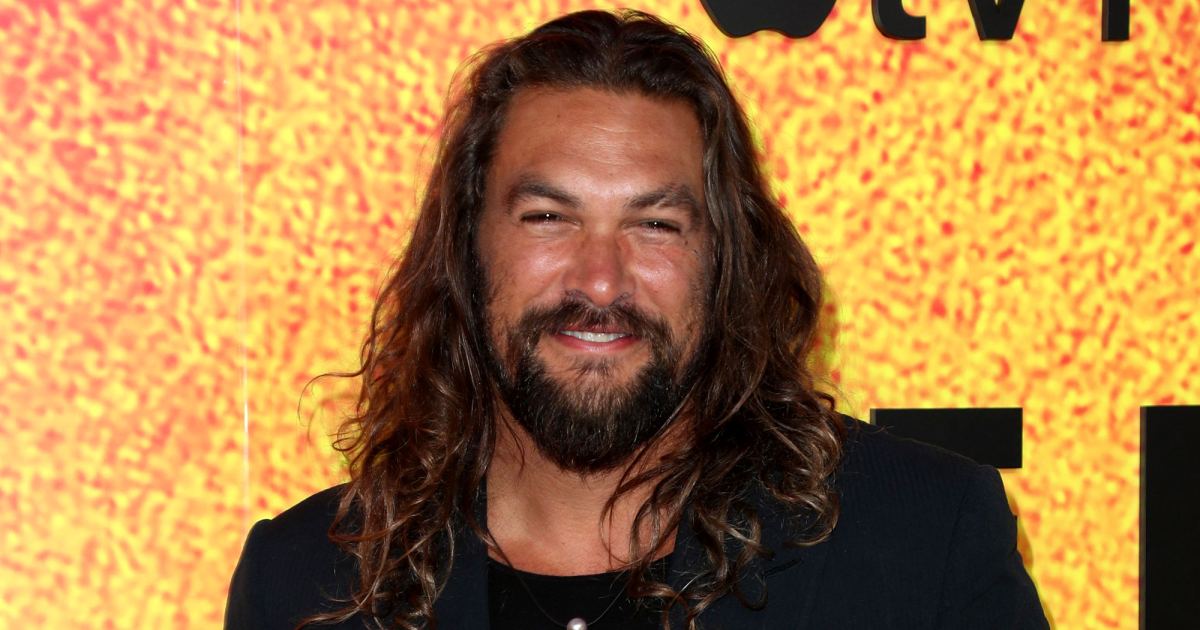 Jason Momoa Shows Off Backside in Hawaiian Malo: Photo Jason Momoa Shows Off Backside in Hawaiian Malo: Photo