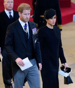 Harry i Meghan na królewskim pogrzebie
