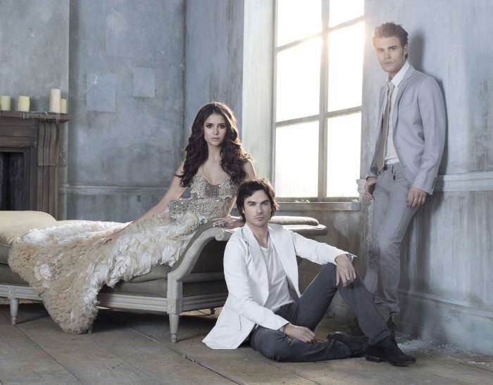 Nina Dobrev, Ian Somerhalder e Paul Wesley em uma sessão promocional de 'Vampire Diaries'.