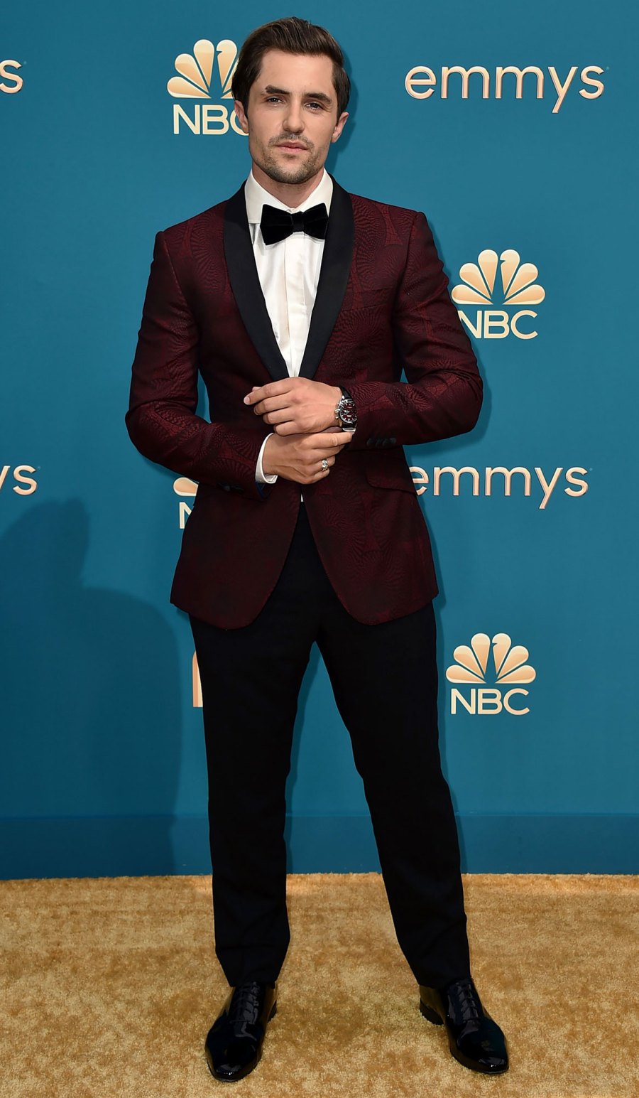 Emmys 2022 Jason Sudeikis and 'Ted Lasso' Cast Walk Red Carpet at 2022 Emmys: Photos Phil Dunster