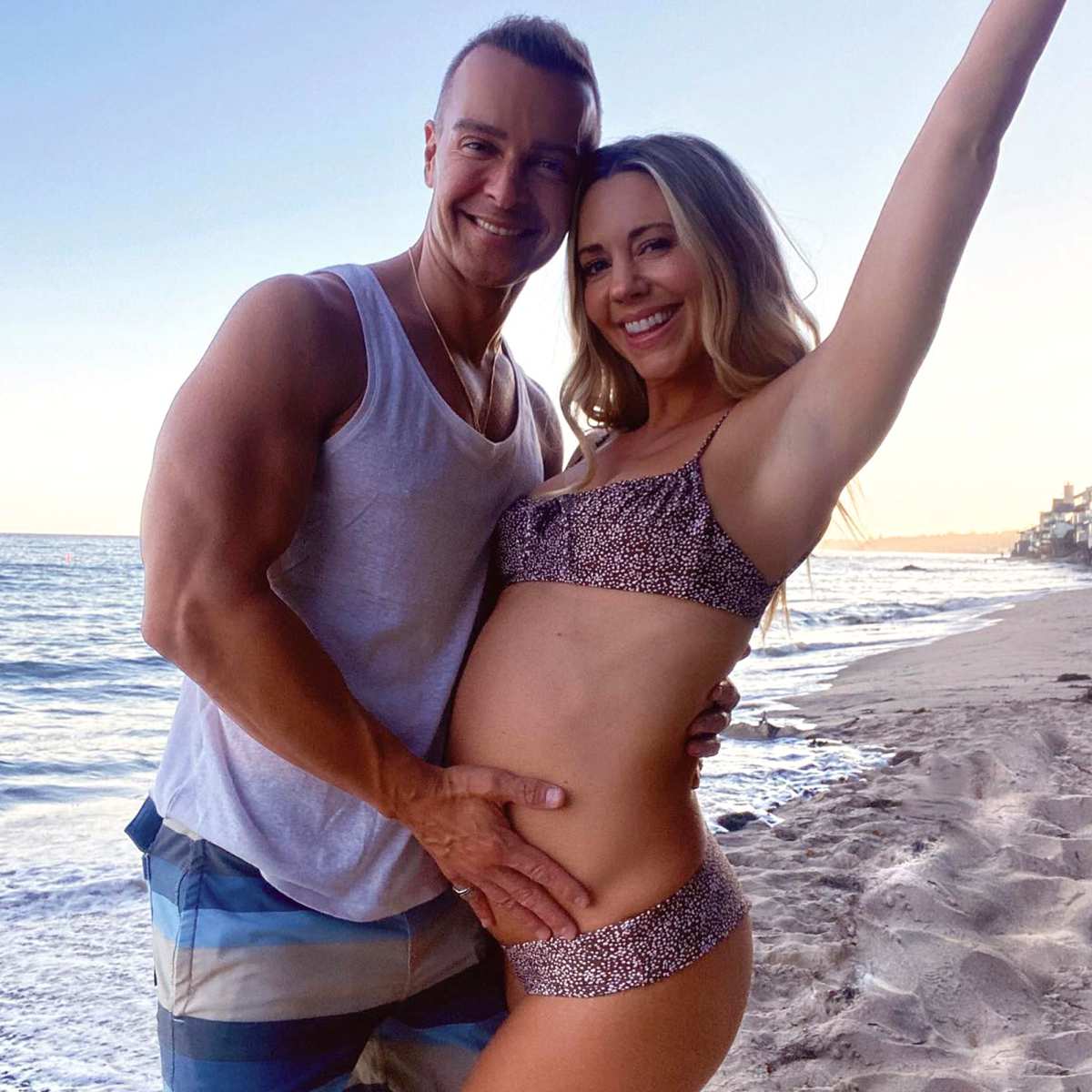 Nude Beach Stepmom - Pregnant Celebrities Showing Baby Bumps in 2022: Photos