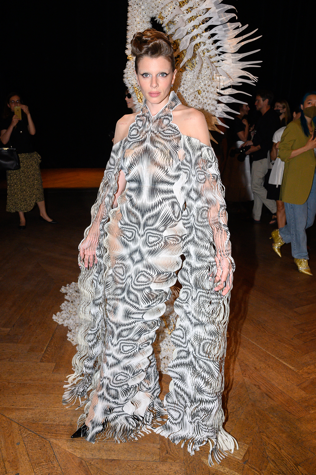 Julia Fox's Jaw-Dropping Fashion Moments that Leave Everyone in Awe