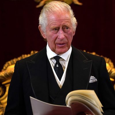 king-charles-iii-won-t-appear-on-british-money-until-2024-us-weekly