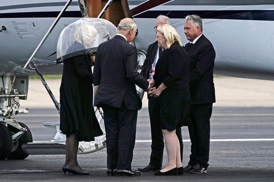 King Charles Spotted Leaving Scotland With Camilla After Queen Elizabeth II Death 4