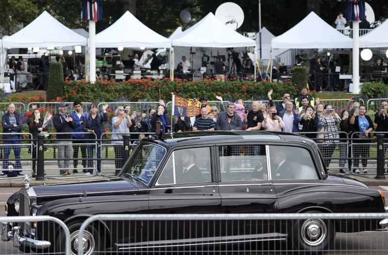 King Charles Waves to Mourners Before Queen Elizabeth II Procession 7