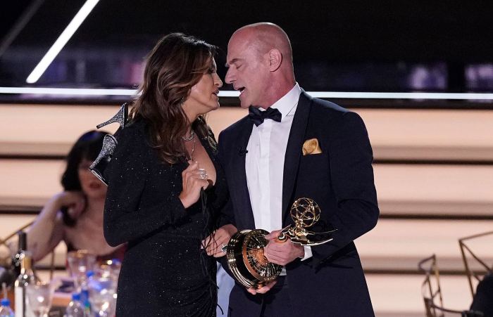 Mariska Hargitay and Christopher Meloni Best Moments From the 2022 Emmys