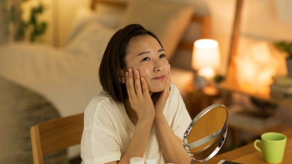 Nighttime-Skincare-Routine-Stock-Photo