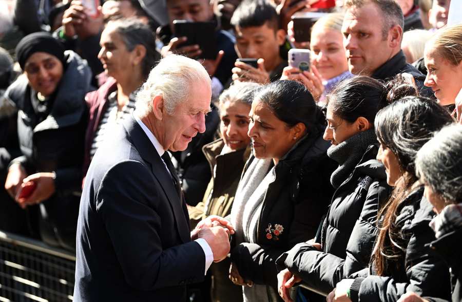 Prince William, King Charles III Thank Mourners for Waiting 12 Hours to Visit Queen Elizabeth II's Vigil