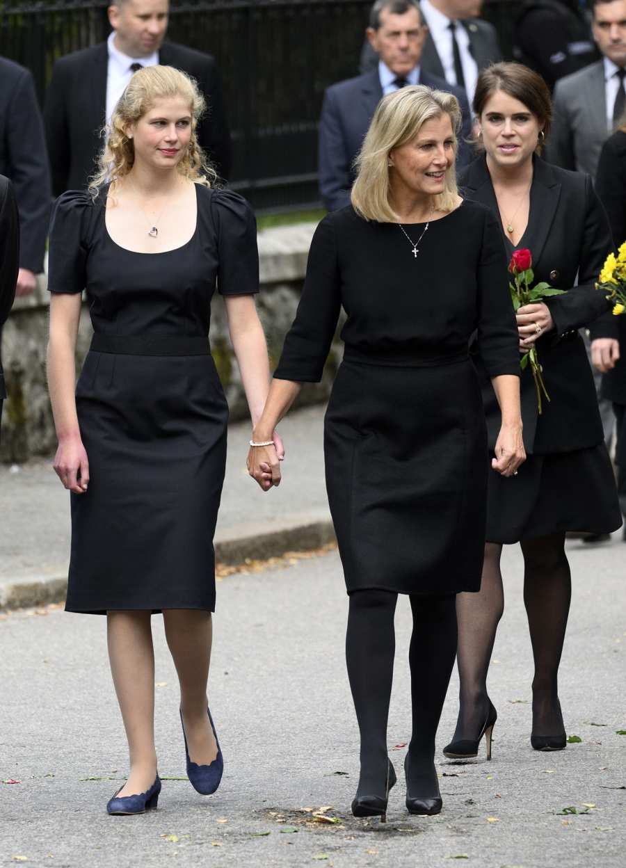 Princess Anne, Prince Andrew and Queen Elizabeth II's Grandchildren Visit Balmoral Tribute: Photos