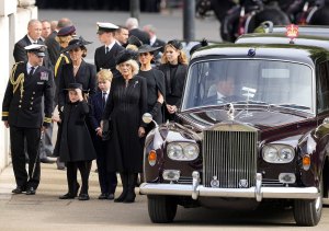 Princess Charlotte Appears to Scold Prince George During Queen's Funeral 3