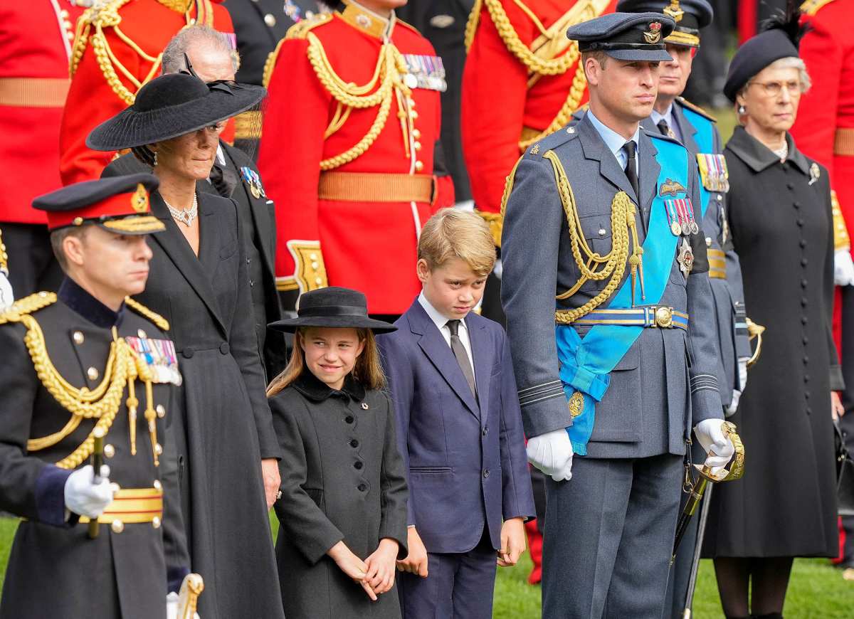 Princess Charlotte Tells Prince George to Bow at Queen's Funeral