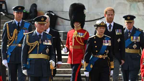 Queen Elizabeth II Coffin Procession 4