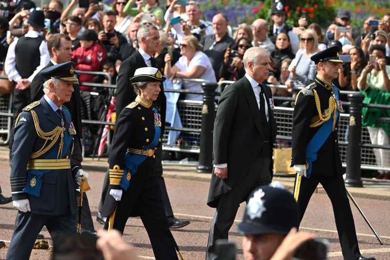 Queen Elizabeth II Coffin Procession 9