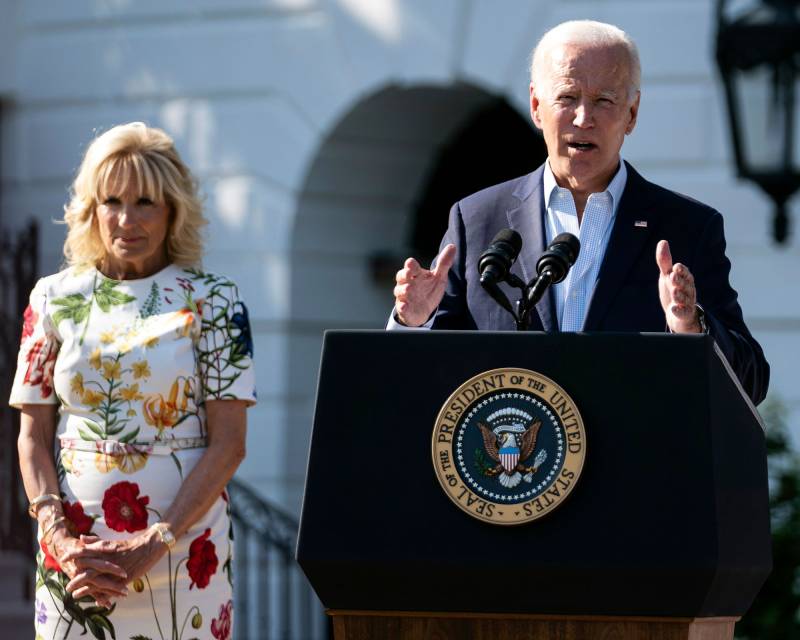 Queen Elizabeth II Death Celebs React Joe Biden Jill Biden