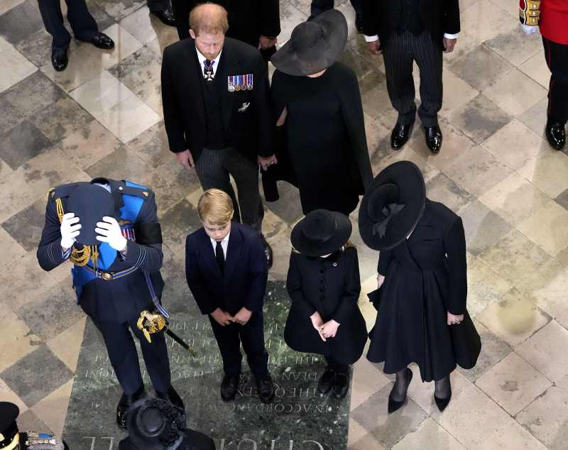 Queen Elizabeth II Funeral Every Emotional Photo 30