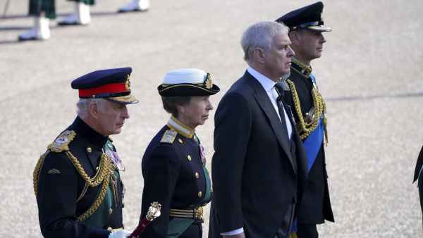 Queen Elizabeth II's 4 Children Walk Behind Her Coffin in Edinburgh
