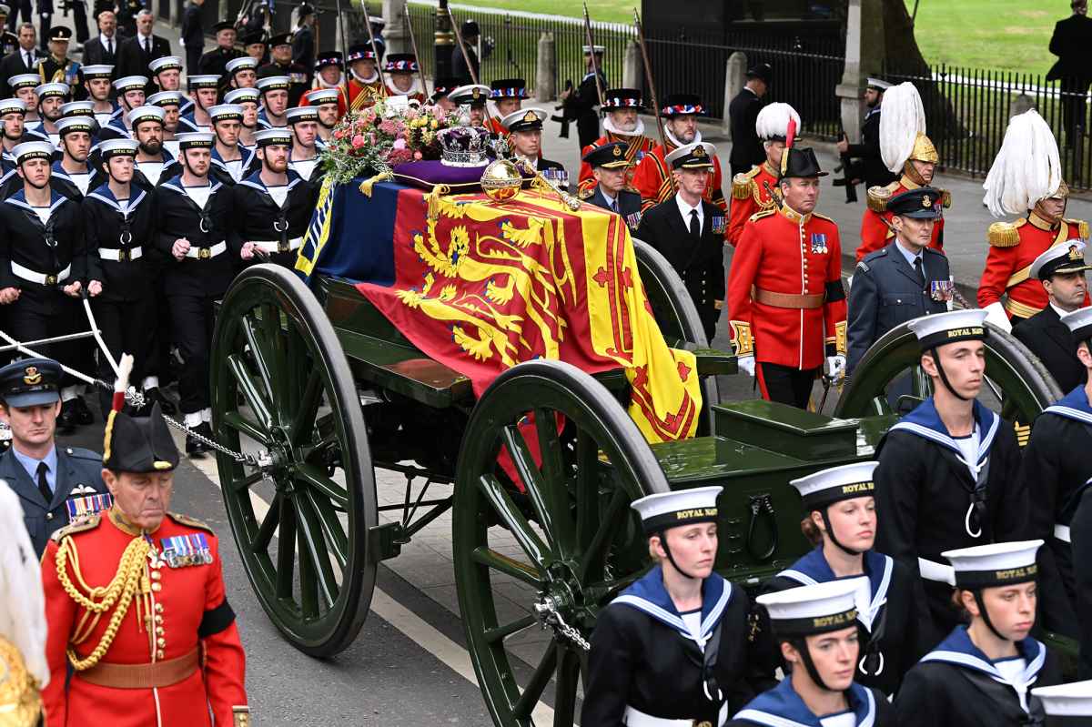 Queen Elizabeth II's Funeral: 2 Military Members Collapse | Us Weekly
