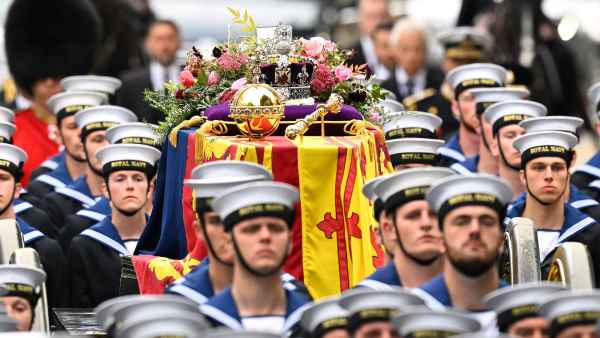 2 Military Members Pass Out at Queen Elizabeth II's Funeral Despite Being Instructed to Increase Salt Intake