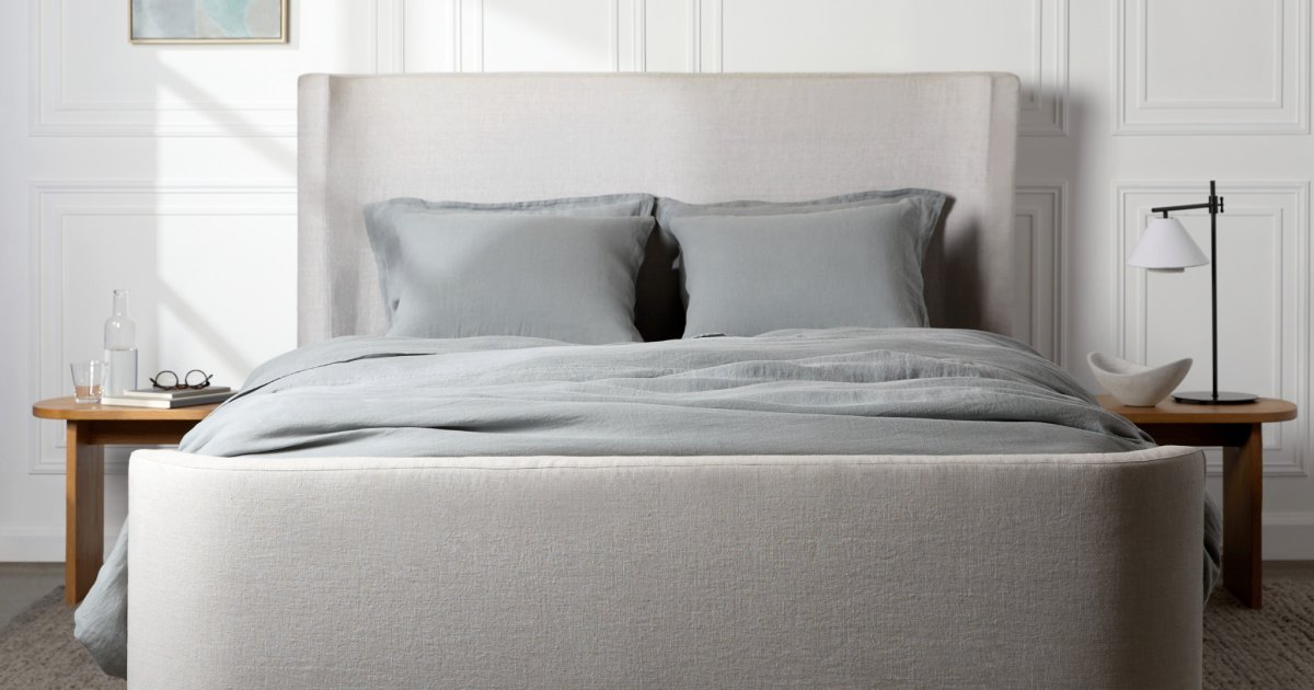 Shop the Exclusive Nordstrom x Parachute Collection of Cozy Linen Sleep Staples.jpg