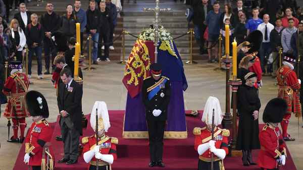 Prince William, Prince Harry and All of the Queen's Grandchildren Hold Vigil for Late Monarch at Westminster Hall