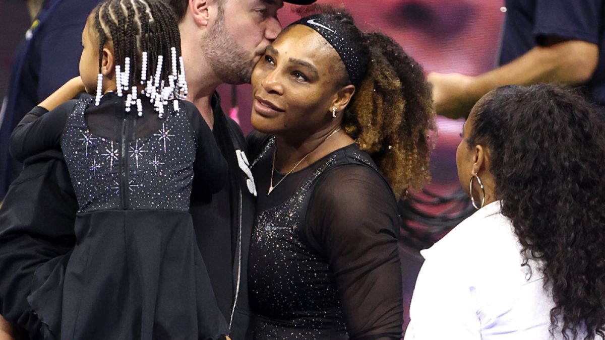 Her biggest fan! Alexis Ohanian supports Serena Williams in finals