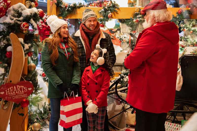 A Guide to Every Holiday Movie on TV This 2022 Season- Hallmark, Great American Media, Netflix, UPtv and More 07