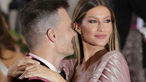 Gisele Bundchen Spotted Without Wedding Ring After She and Tom Brady Hire Divorce Lawyers
