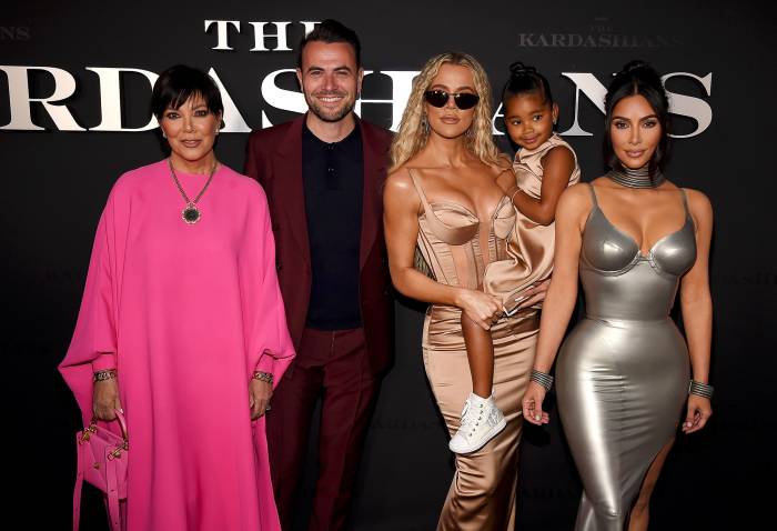 Kylie Jenner continua a alimentar rumores de uma aparição no Photoshop na estreia de 'The Kardashians' 083 'The Kardashians' TV Show premiere, Los Angeles, Califórnia, EUA - 07 de abril de 2022