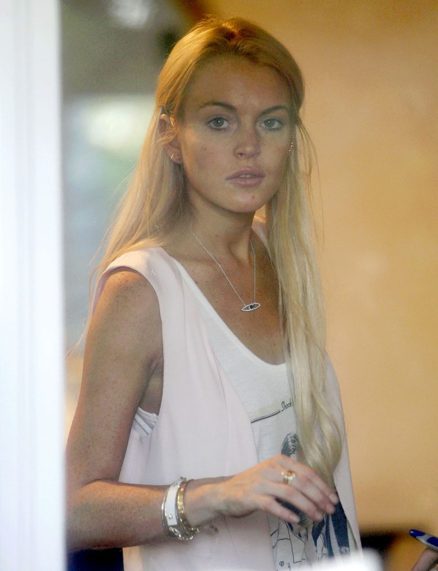 Lindsay Lohan’s Crazy Hair Evolution: From Bleach Blonde to Rich Reds august 2009