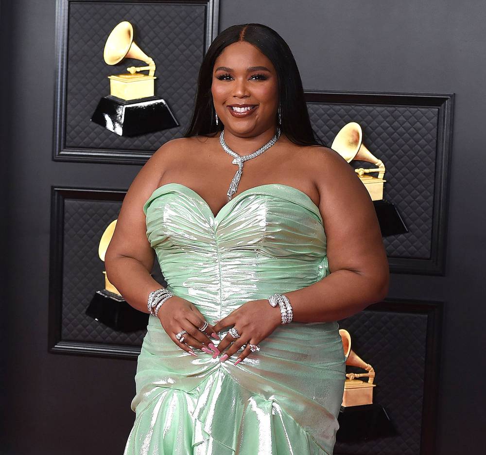 Lizzo Gets Unready With Her TikTok Followers Talks Skin Issues on Tour