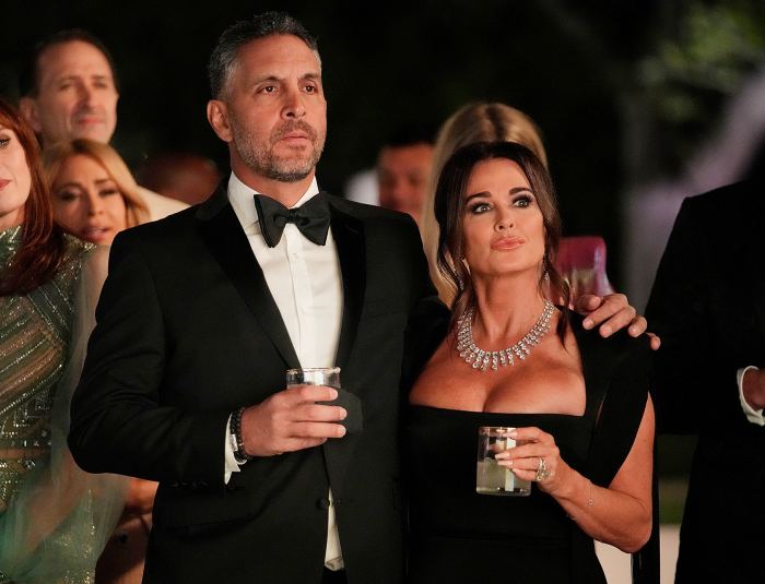 Mauricio Umansky Says It's ‘Really Hard’ Watching Kyle Richards’ Feud With Kathy Hilton- She’s ‘100 Percent’ Right 018