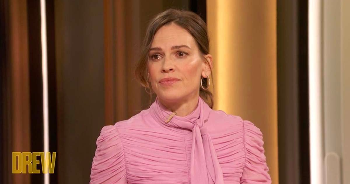Pregnant Hilary Swank’s Twins Due on Her Late Father’s Birthday Pregnant Hilary Swank’s Twins Due on Her Late Father’s Birthday