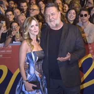 Russell Crowe Makes Red Carpet Debut With GF Britney Theriot 2