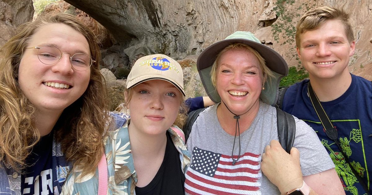 Sister Wives' Janelle Brown's Family Photos With Her, Kody's Kids | Us Weekly