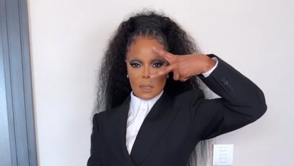 Trend Alert! See All the Celebs Bleaching Their Brows- From Kim Kardashian to Lizzo 08