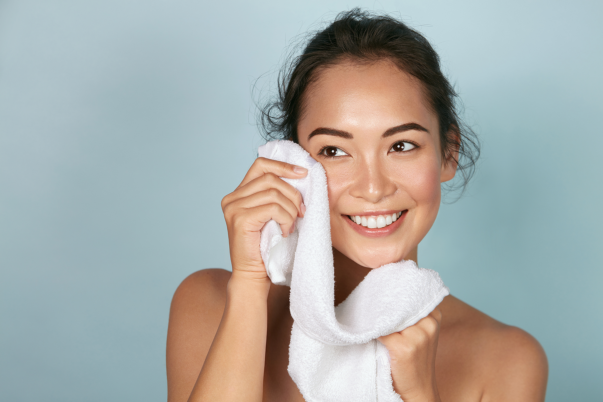 Things Bloggers Lied About on Instagram: Clean Skin Club XL Face Towels  ($16) I wanted to try these viral face towels for two reasons. One, they  not only flooded my IG ads