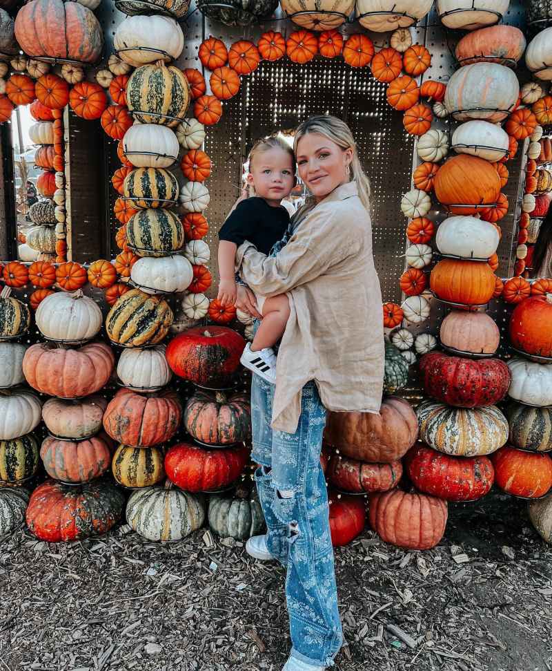 Fall Feels! DWTS’ Witney, More Parents Take Their Kids to Pumpkin Patches
