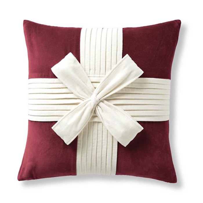 frontgate-holiday-decor-throw-pillow