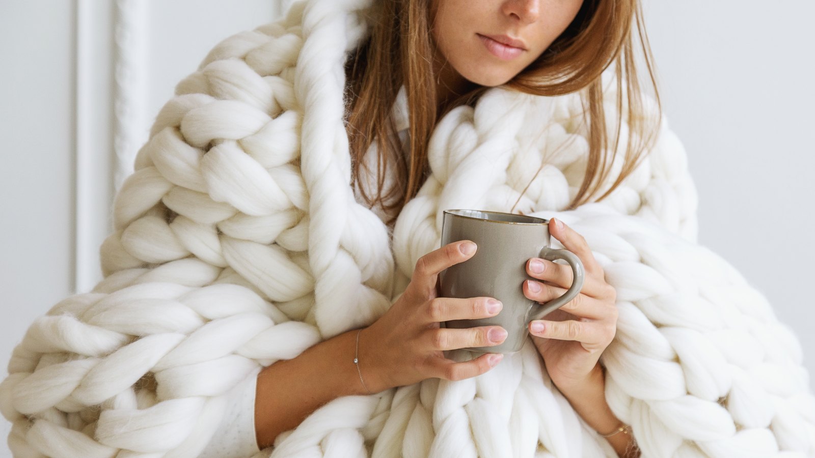 11 Chunky Knit Blankets to Keep You Cozy in Cuffing Season