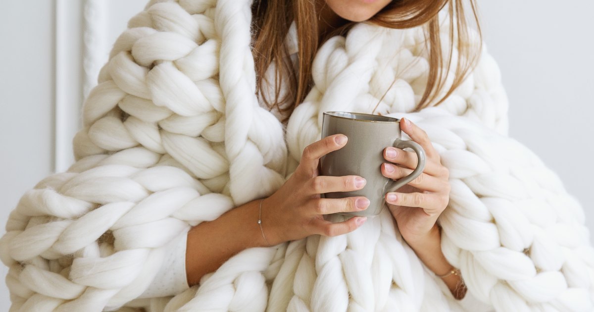 11 Chunky Knit Blankets to Keep You Cozy in Cuffing Season 11 Chunky Knit Blankets to Keep You Cozy in Cuffing Season