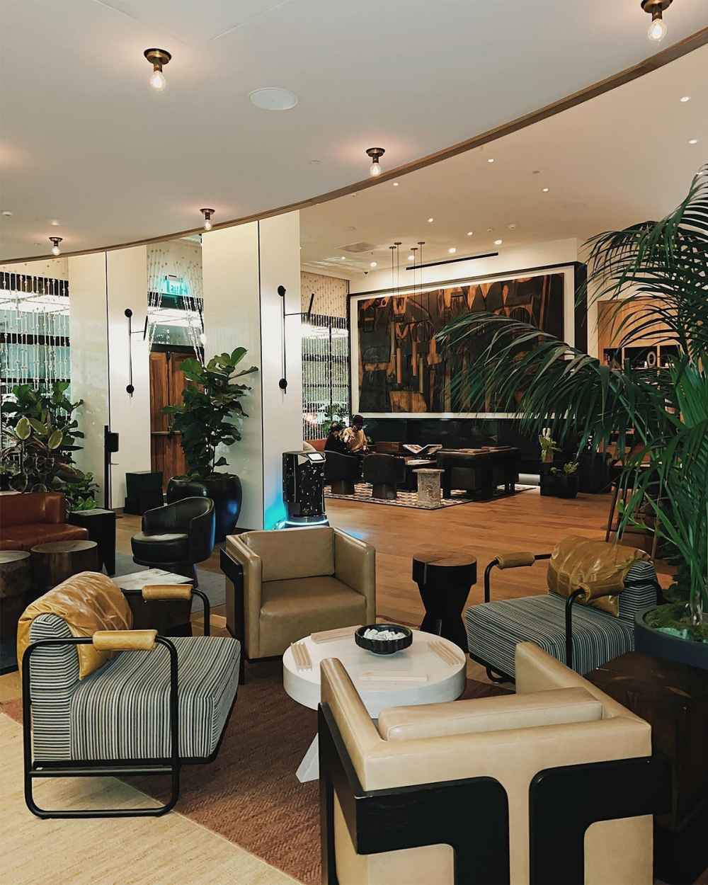 Tommie Hollywood Hotel Lobby