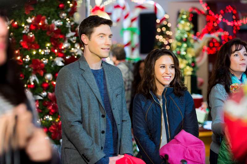 A Guide (and Unofficial Ranking) to All of Lacey Chabert’s Hallmark Movies and Franchises -- AFamilyForChristmas_0012
