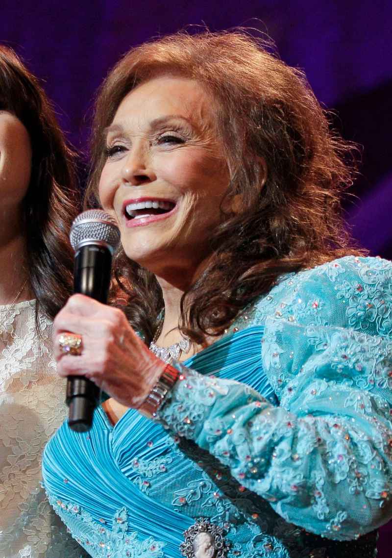 CMAs 2022 Tribute to Loretta Lynn Receives Standing Ovation 147 Music-Americana Awards, Nashville, USA