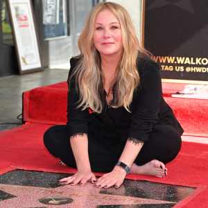 Christina Applegate Wears Manicure That Says F U Multple Sclerosis