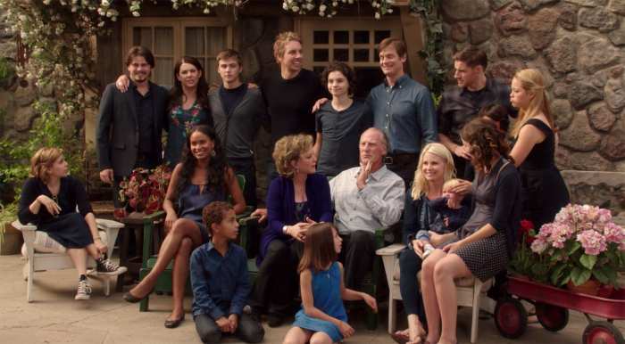 Jason Ritter Wanted Parenthood's Mark and Sarah to End Up Together Too 6 Family Portrait