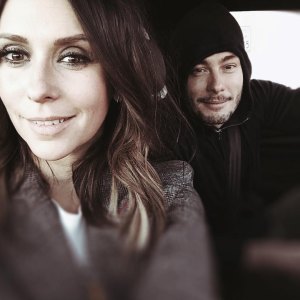Jennifer Love Hewitt Celebrates 9 Years of Marriage With Tribute to Husband Brian Hallisay