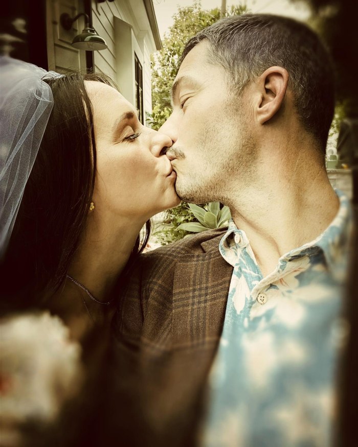Jennifer Love Hewitt Celebrates 9 Years of Marriage With Tribute to Husband Brian Hallisay
